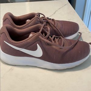 Nike Tanjun 8.5 purple/mauve sneakers